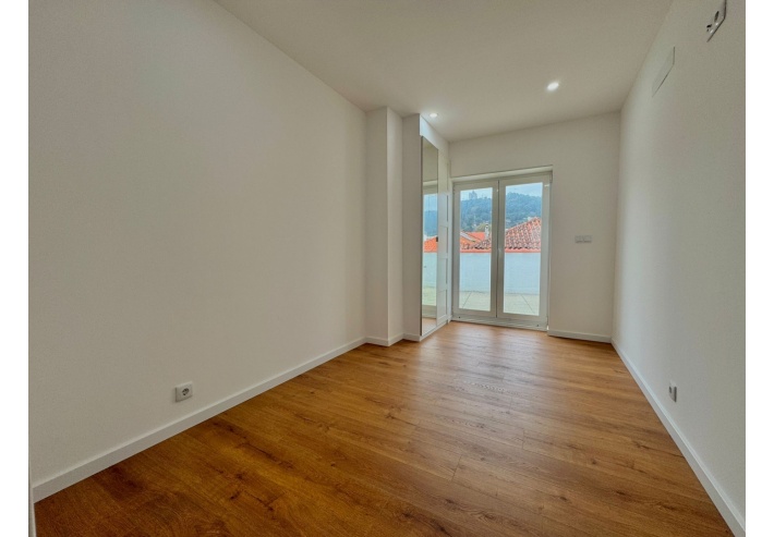 Apartamento T2 com Terraço Privado no Centro da Cidade